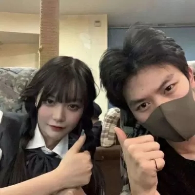 特好看氛围感十足的好看情头 纯欲双人好看情侣头像真人可爱