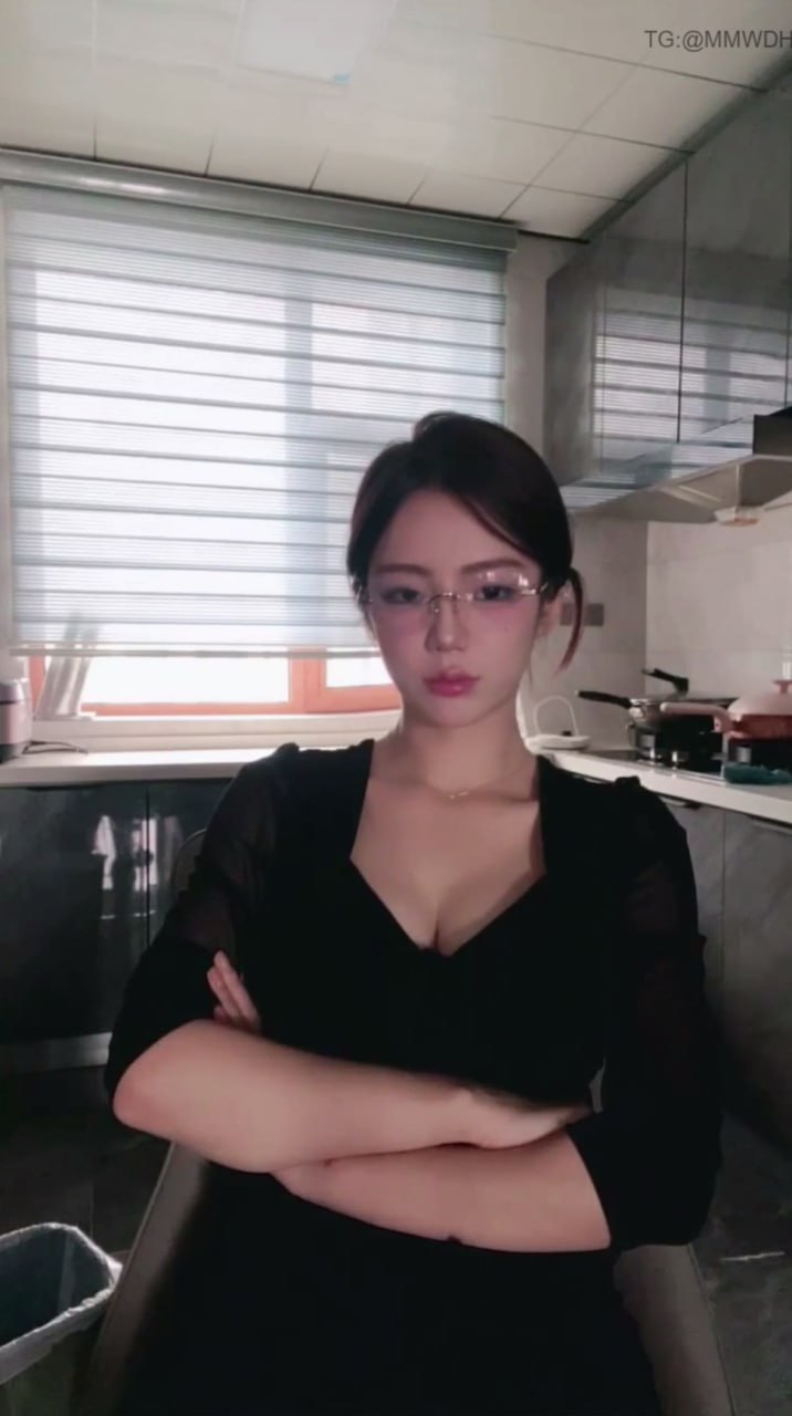 【老湿机】美美子 国产知性眼镜高颜值主播！差点以为韩国人，脸蛋起飞专用，大活稍少但值得！-第4张插图
