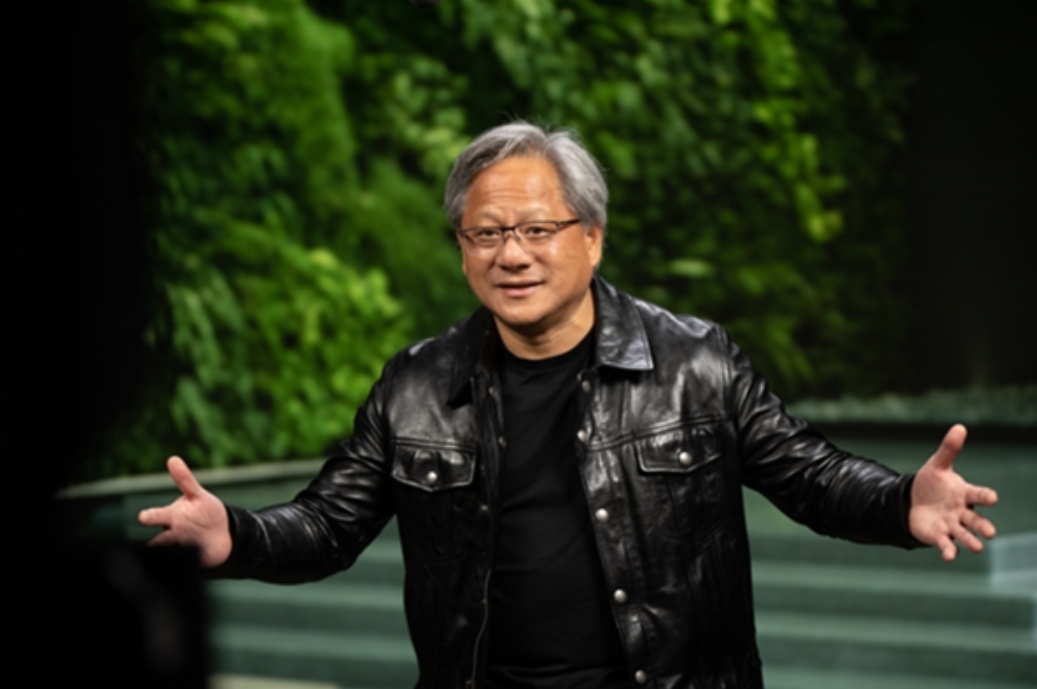 黄仁勋：英伟达AI芯片订单几乎每天都有新增，供应仍跟不上需求