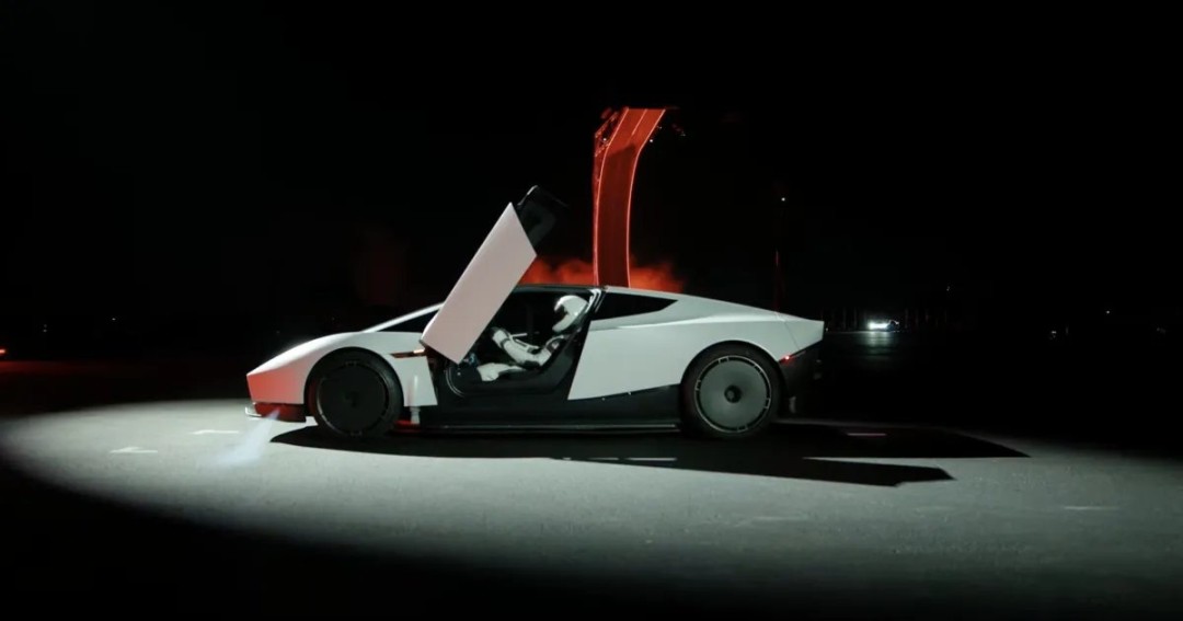 特斯拉演示新一代Roadster:倒挂行驶、短暂飞行,零百加速不到1秒