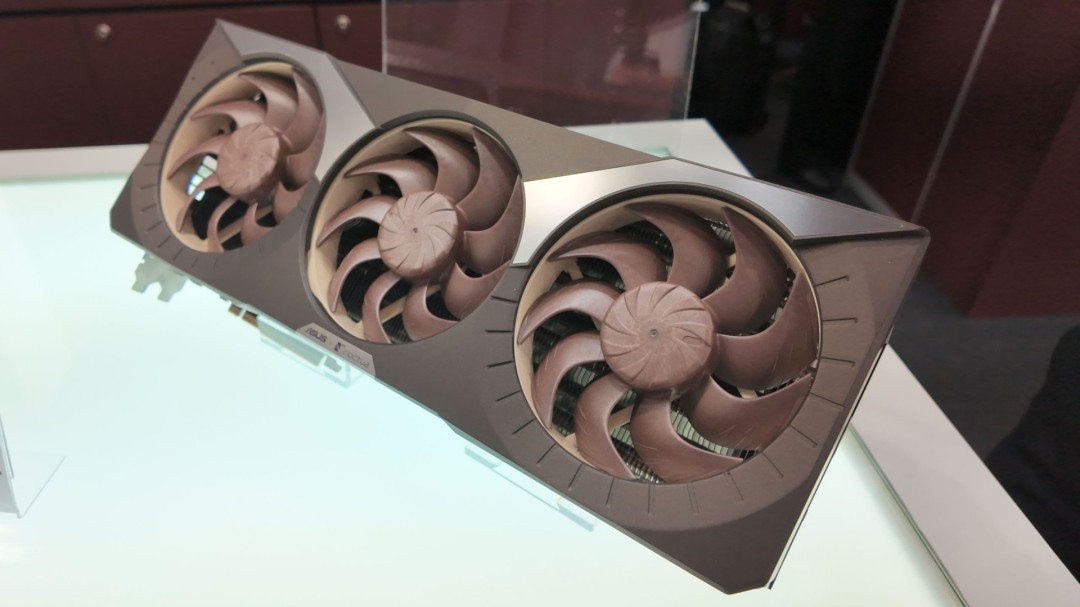 白色RTX 4080 Super返修无果 玩家最终获换白色RTX 5080